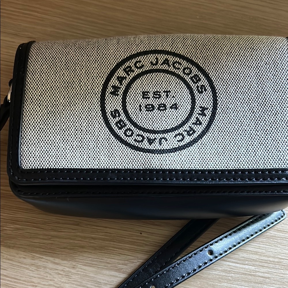 Marc Jacobs Black and Cream Crossbody Bag - Picture 2 of 7